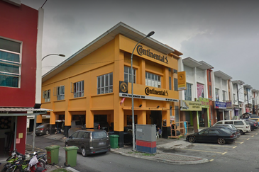 Kajang, Bandar Puteri Bangi, Bangi 3 Storey Freehold Shop For Sale 20% Below Market Fully Tenanted with 5.5% ROI, Facing Main Road