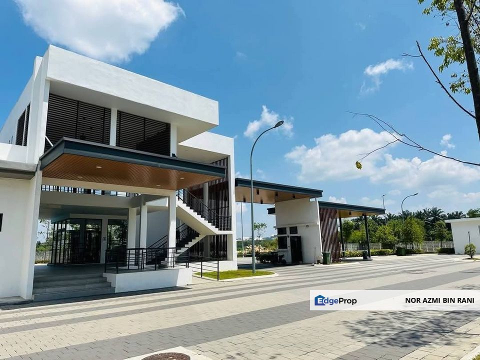 DENGKIL 1½ Storey Freehold Platinum Residence Lower Unit Townhouse for Sale, Selangor, Sepang