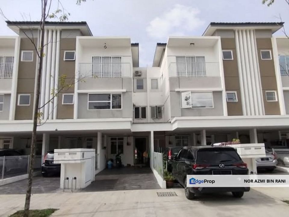 DENGKIL 1½ Storey Freehold Platinum Residence Lower Unit Townhouse for Sale, Selangor, Sepang
