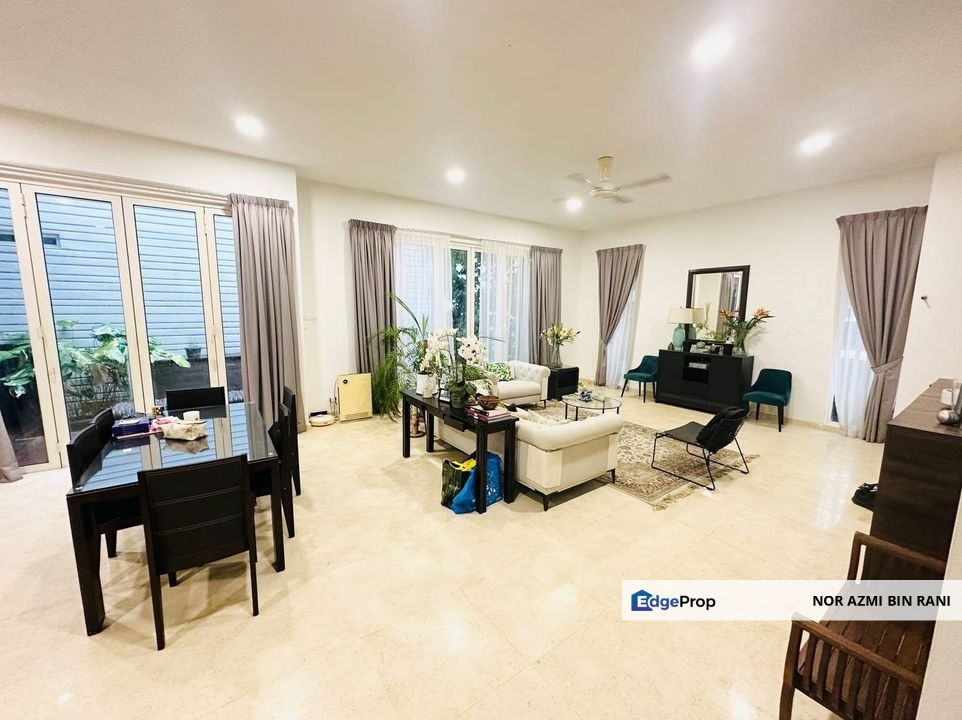 CYBERJAYA Lakefront Villa Renovated & Partly Furnished 3 Storey Freehold Link Bungalow for Rent, Selangor, Cyberjaya