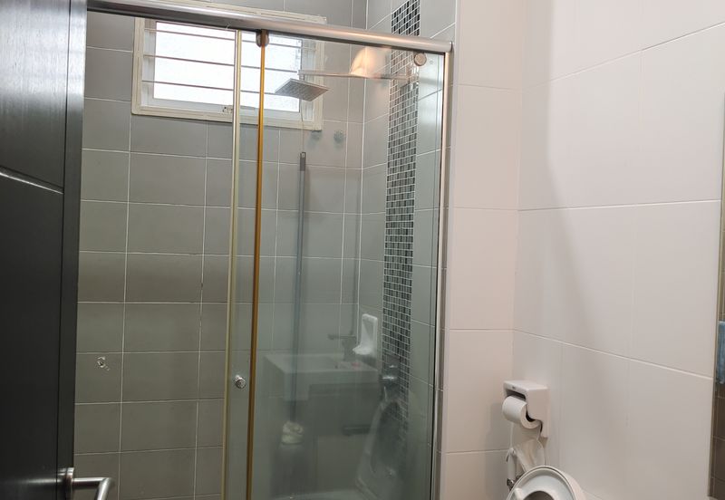 Beautiful 2.5 STOREY BUNGALOW ZERO LOT