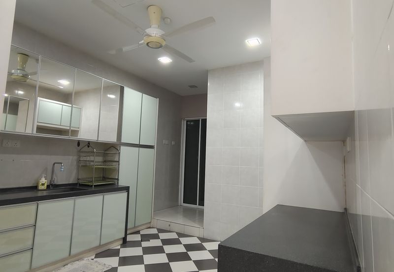 Beautiful 2.5 STOREY BUNGALOW ZERO LOT