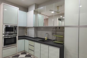 Beautiful 2.5 STOREY BUNGALOW ZERO LOT