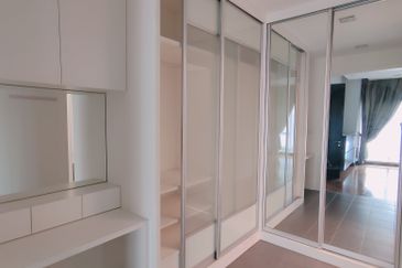 Beautiful 2.5 STOREY BUNGALOW ZERO LOT