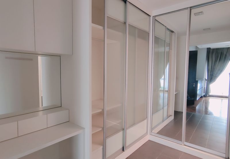 Beautiful 2.5 STOREY BUNGALOW ZERO LOT