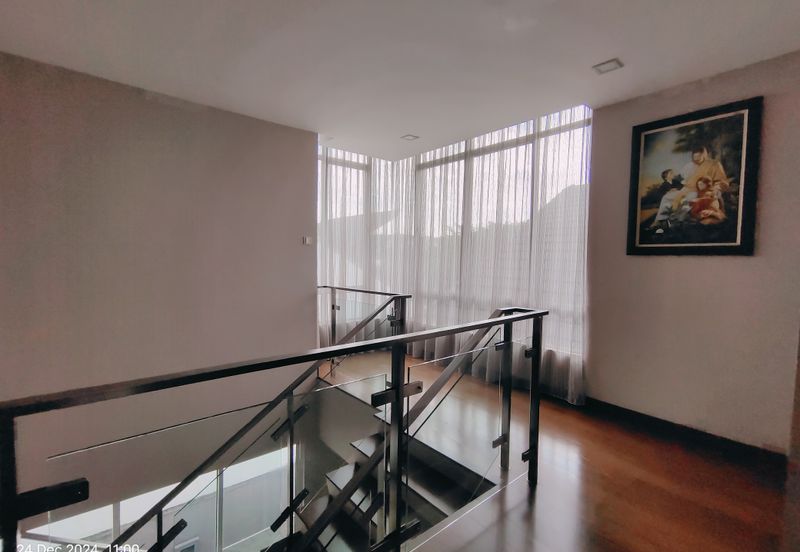 Beautiful 2.5 STOREY BUNGALOW ZERO LOT