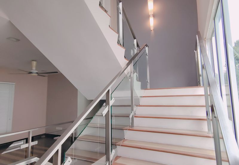 Beautiful 2.5 STOREY BUNGALOW ZERO LOT