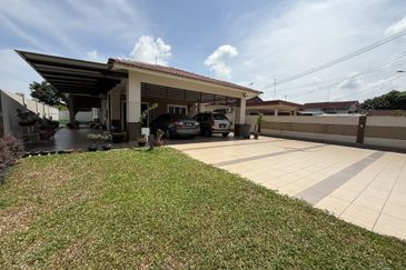 Taman Anggerik, Klebang Kecil – Single Storey Bungalow | Freehold | 6,446 sqft | 4R2B | RM1.08mil (Negotiable)