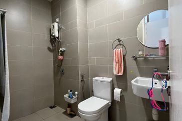 16 Quartz Melawati Condominium