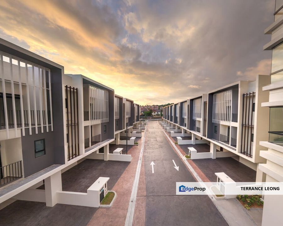 Alstonia hilltop villa house sungai buloh bukit Rahman putra, Selangor, Shah Alam