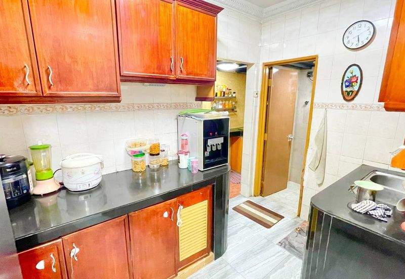 Desa Putra Apartments