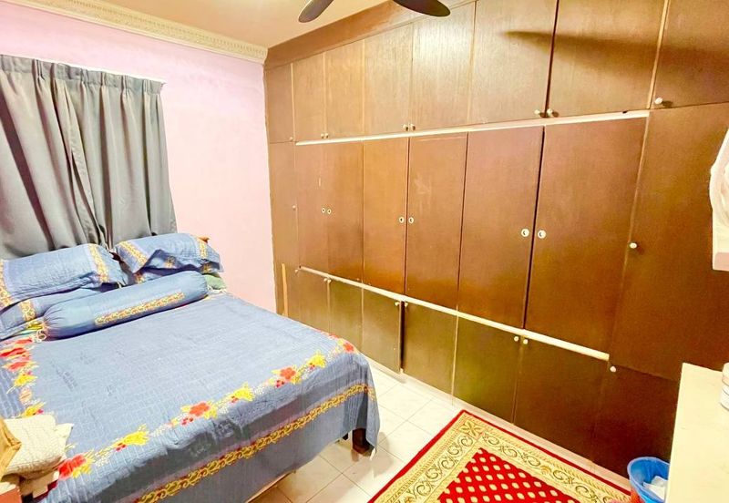 Desa Putra Apartments