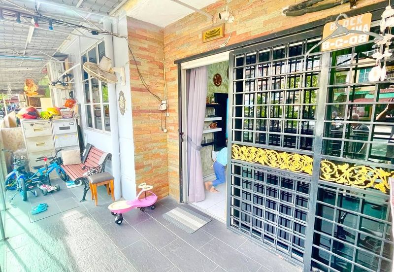 Desa Putra Apartments