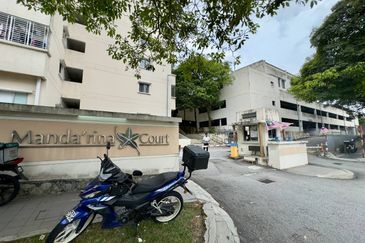 Mandarina Court