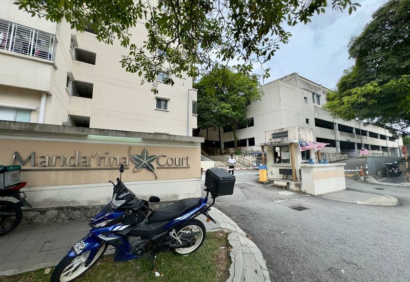 Mandarina Court