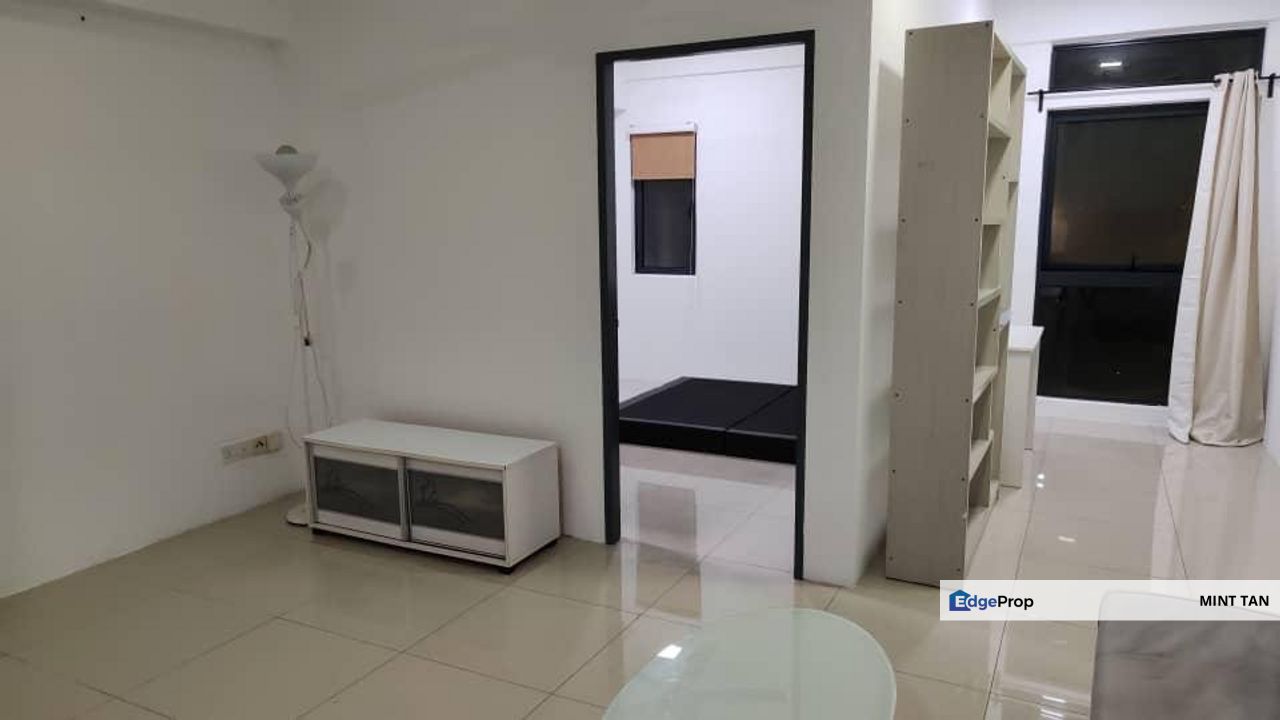 V12 Sovo Subang Non Bumi Renovated 1 bedroom Own Stay Invest  ROI 5.4% , Selangor, USJ
