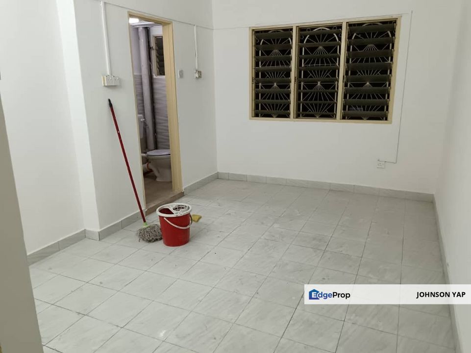 Taman Sri Sinar Landed House for Sales Tenanted, New Paint, New Tiles  2.5 Storey, Kuala Lumpur, Segambut
