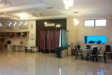 11 Rooms Spacious Bungalow, Guarded