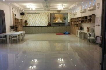 11 Rooms Spacious Bungalow, Guarded