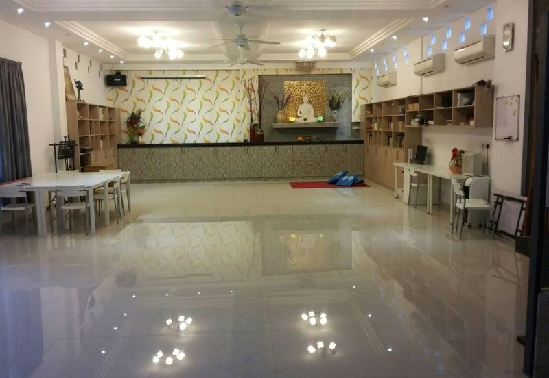 11 Rooms Spacious Bungalow, Guarded