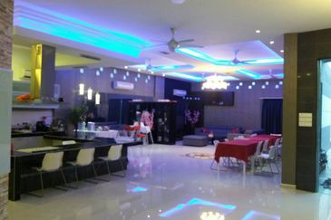 11 Rooms Spacious Bungalow, Guarded