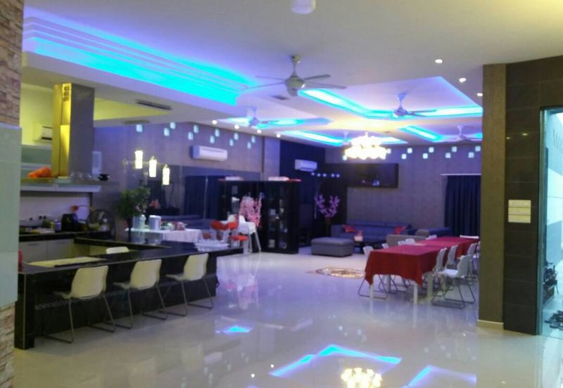 11 Rooms Spacious Bungalow, Guarded