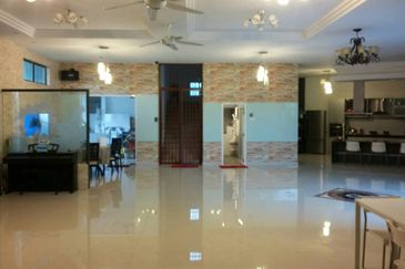 11 Rooms Spacious Bungalow, Guarded