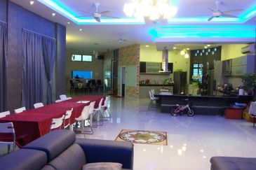 11 Rooms Spacious Bungalow, Guarded