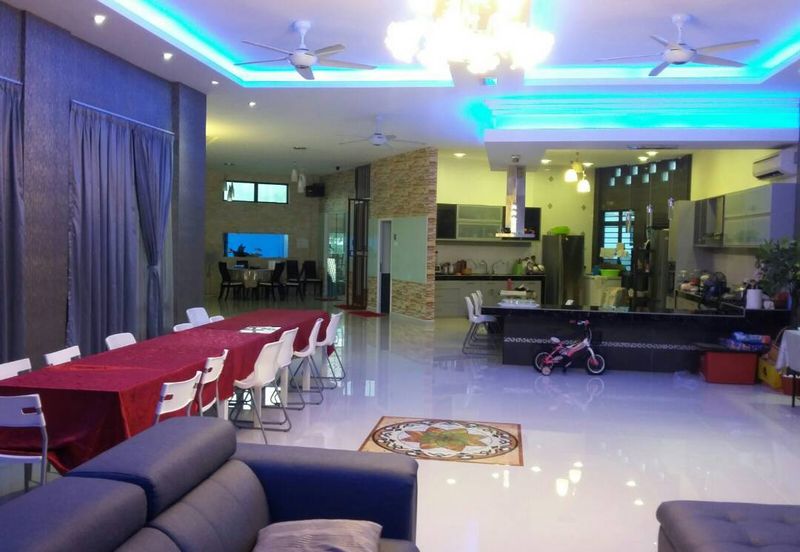 11 Rooms Spacious Bungalow, Guarded