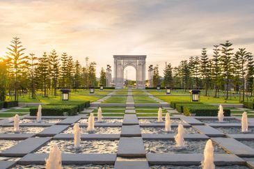 25 Jun! Corner Lot Eco Grandeur Bandar Puncak Alam! Below Market Price! Bank Lelong! Avenham Garden! Norton Garden! Graham Garden! Regent Garden!