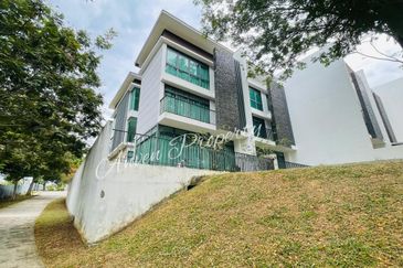 28 OCT! Corner Lot Villa Citrine Cristal Serin Residence Cyberjaya! Bank Auction! Bank Lelong! Cheap! 3 Storey Villa Unit @ Cyberjaya! Serin Residency
