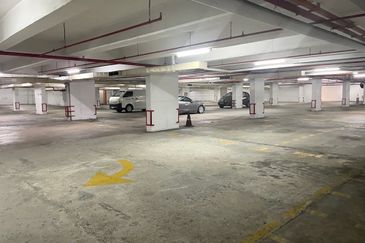 LIGHT INDUSTRIAL CUM COMMERCIAL BUILDING, PRIME SECTION 13 PETALING JAYA CLEAN NEAT UNIT