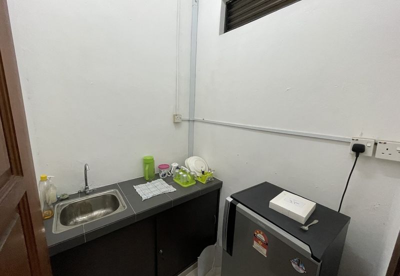 PJIP FULLY FURNISHED SMALL OFFICE SECTION 13 PETALING JAYA CLEAN NEAT UNIT