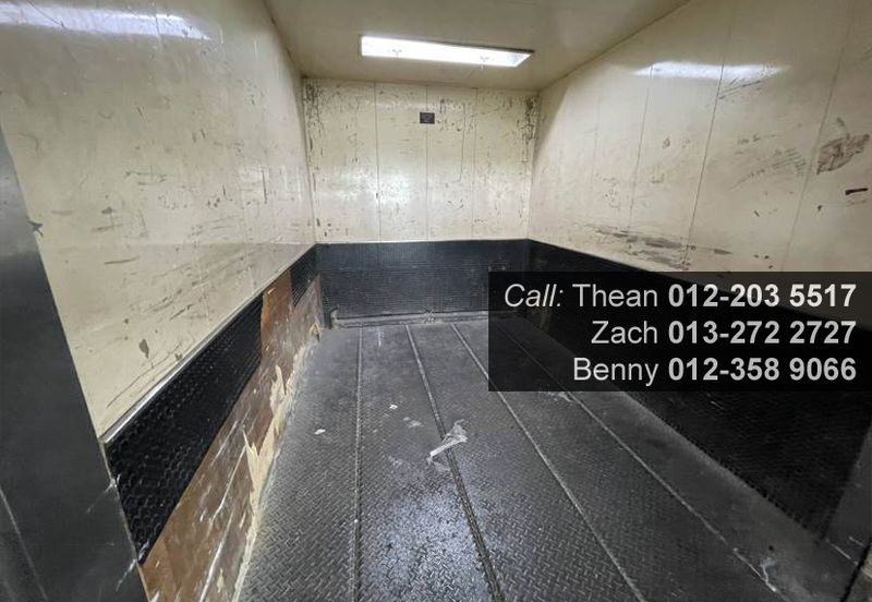 Warehouse With Loading Bay @ Bukit Jelutong Industrial Park, Seksyen U8