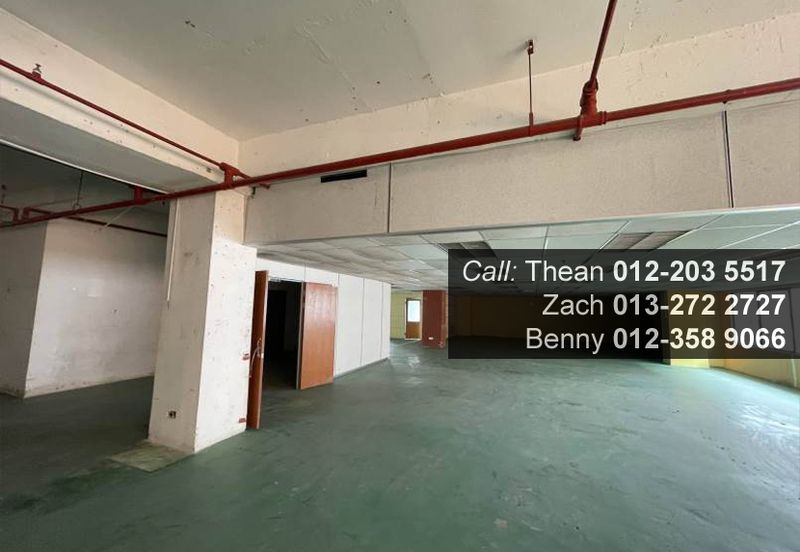 Warehouse With Loading Bay @ Bukit Jelutong Industrial Park, Seksyen U8