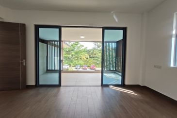 Forest City Golf Resort, Gelang Petah