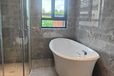 Forest City Golf Resort, Gelang Petah