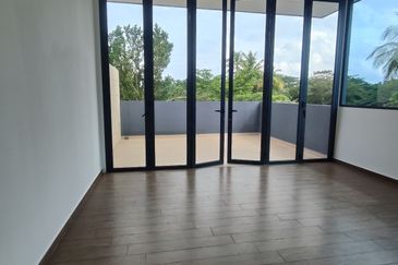 Forest City Golf Resort, Gelang Petah