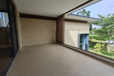 Forest City Golf Resort, Gelang Petah