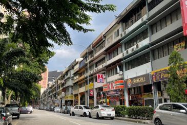 5.5 storey shop for sale at Jalan Sultan Azlan Shah, Kuala Lumpur.  