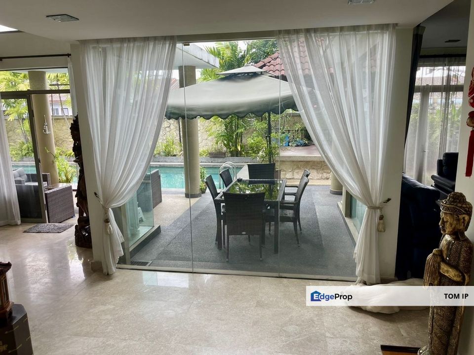 Bungalow with swimming pool, Kuala Lumpur, Dutamas