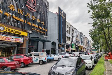 Jalan Kuchai Lama