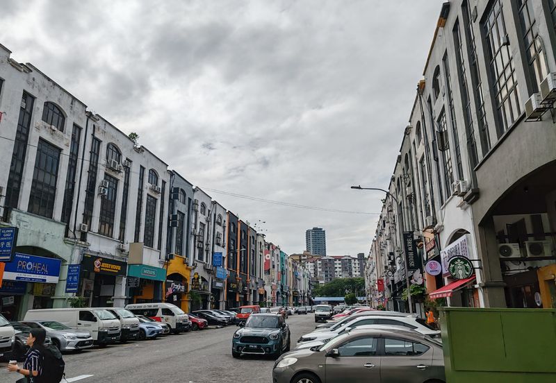 Jalan Kuchai Lama