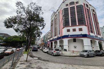 Jalan Kuchai Lama