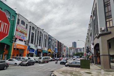 Jalan Kuchai Lama