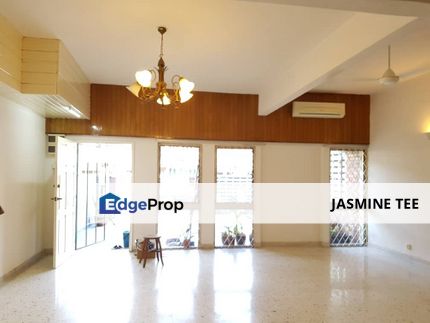 Spacious, Low density and Gated during night time., Selangor, Ampang