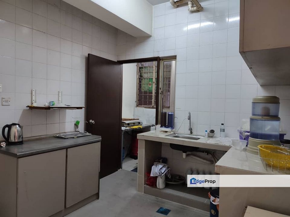 Putra walk to lrt pwtc sunway putra mall , Kuala Lumpur, KL City