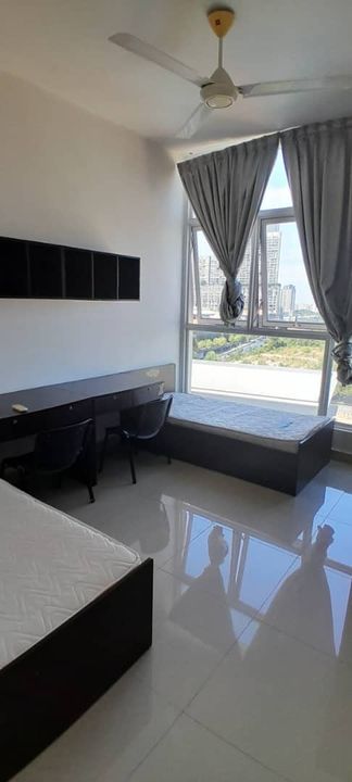 non auction unit . Good deal . fully furnished with 8 beds capacity , air cond, near UM Satu university , cyberjaya university , Selangor, Cyberjaya