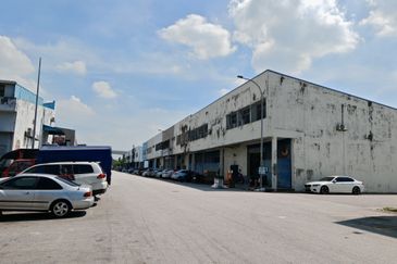 Batu 3 , sek u1, 1 1/2 storey link factory Glenmarie , 