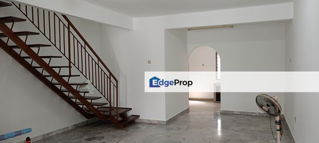 opposite Sunway Pyramid  , sri subang ,  PJS 10,  2 sty storey link house , new paint, kitchen extended , Selangor, Subang Jaya
